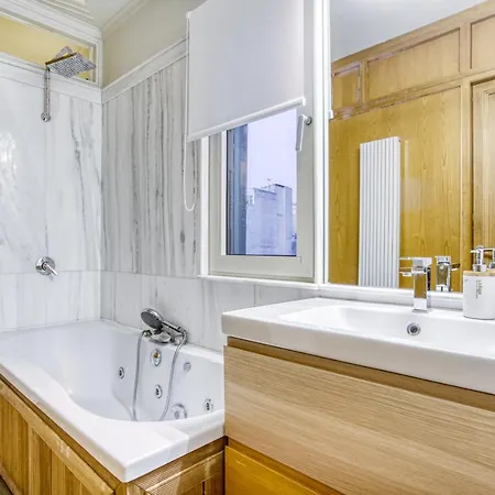 Monastiraki Stylish Loft W/ Acropolis View/bathtub Apartment Athens